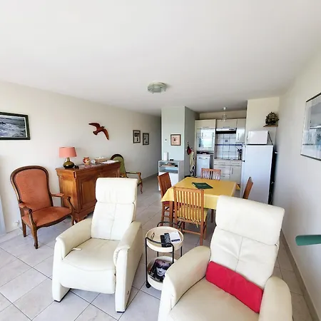 2 Pieces Face Avec Balcon, Parking Et Wifi - - Fr-1-92-941 *