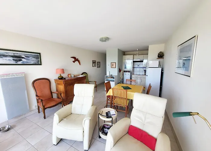 2 Pieces Face Avec Balcon, Parking Et Wifi - - Fr-1-92-941 *